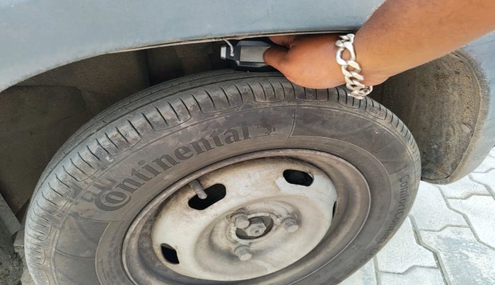 2016 Renault Kwid RXE, Petrol, Manual, 83,231 km, tyre