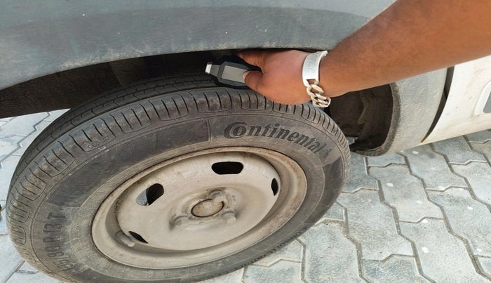 2016 Renault Kwid RXE, Petrol, Manual, 83,231 km, tyre