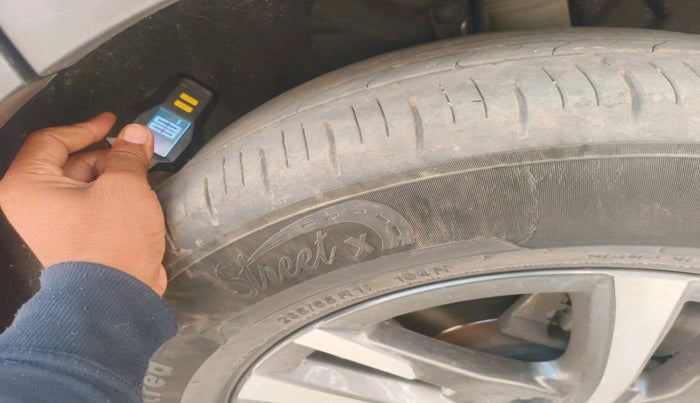 2024 Mahindra XUV700 AX 5 D AT 7 STR, Diesel, Automatic, 39,102 km, tyre