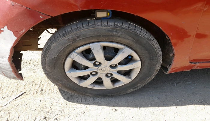 2011 Hyundai Eon D-LITE+, Petrol, Manual, 1,00,574 km, tyre