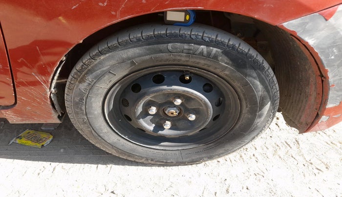 2011 Hyundai Eon D-LITE+, Petrol, Manual, 1,00,574 km, tyre