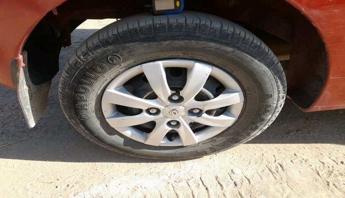 2011 Hyundai Eon D-LITE+, Petrol, Manual, 1,00,574 km, tyre