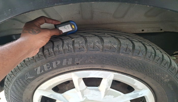 2012 Mahindra Xylo D4 BS-III, Diesel, Manual, 3,21,110 km, tyre