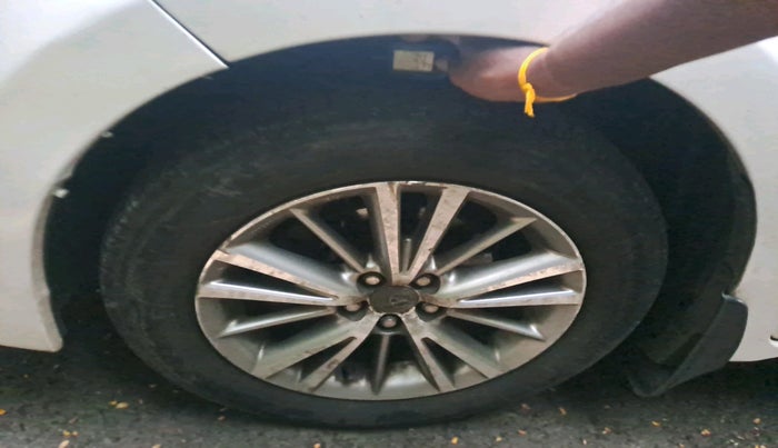 2015 Toyota Corolla Altis GL PETROL, Petrol, Manual, 79,271 km, tyre