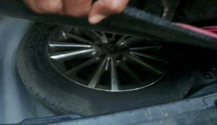 2015 Toyota Corolla Altis GL PETROL, Petrol, Manual, 79,271 km, tyre