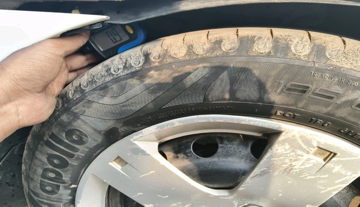 2010 Chevrolet Aveo LS 1.4, Petrol, Manual, 1,09,429 km, tyre