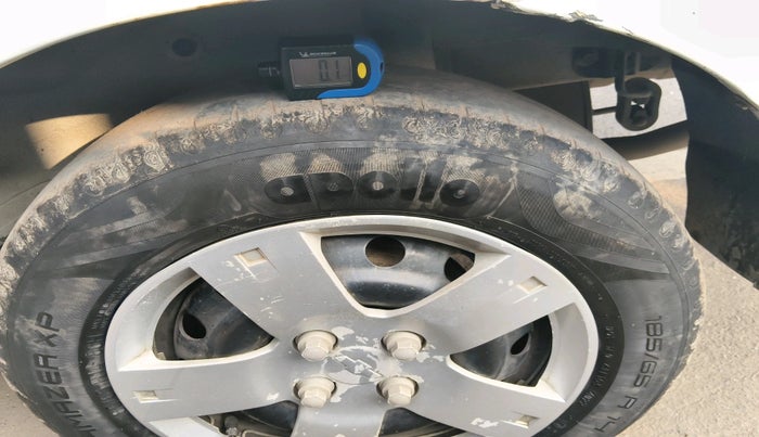 2010 Chevrolet Aveo LS 1.4, Petrol, Manual, 1,09,429 km, tyre