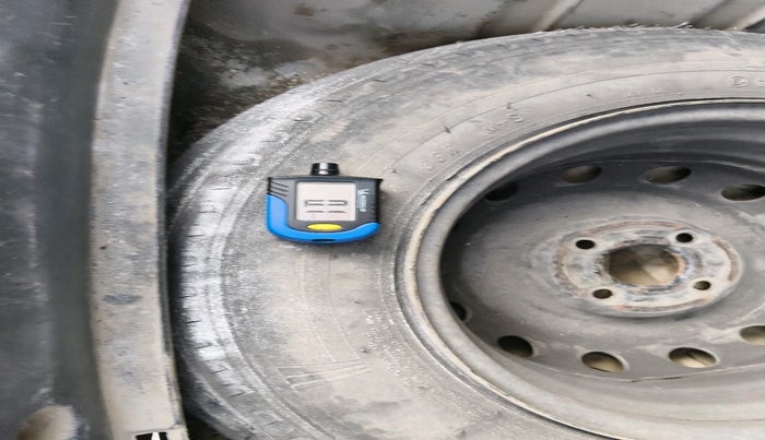 2010 Chevrolet Aveo LS 1.4, Petrol, Manual, 1,09,429 km, tyre