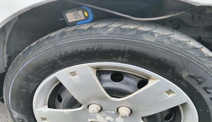 2010 Chevrolet Aveo LS 1.4, Petrol, Manual, 1,09,429 km, tyre