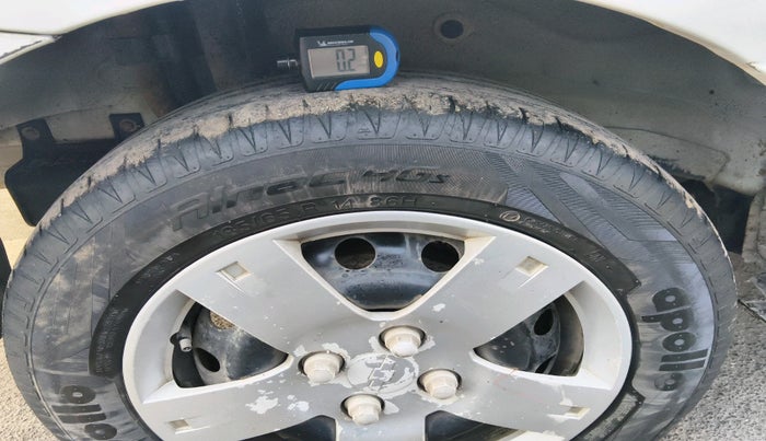 2010 Chevrolet Aveo LS 1.4, Petrol, Manual, 1,09,429 km, tyre