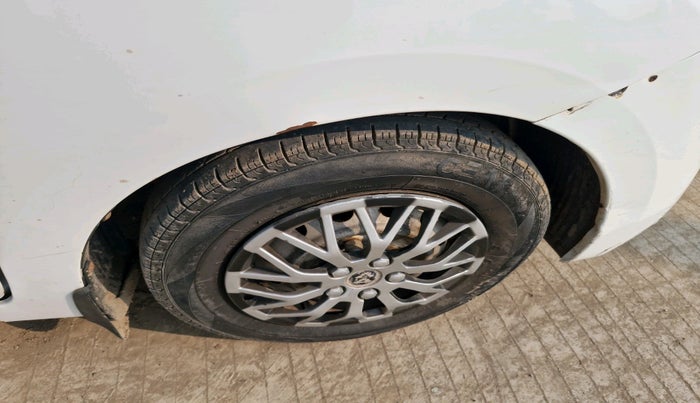 2016 Hyundai Eon ERA +, Petrol, Manual, 46,744 km, tyre