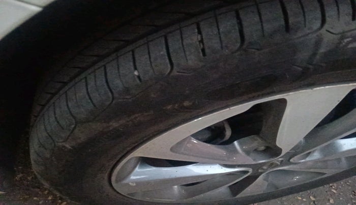 2017 Hyundai Elite i20 ASTA 1.2 (O), Petrol, Manual, 49,908 km, tyre