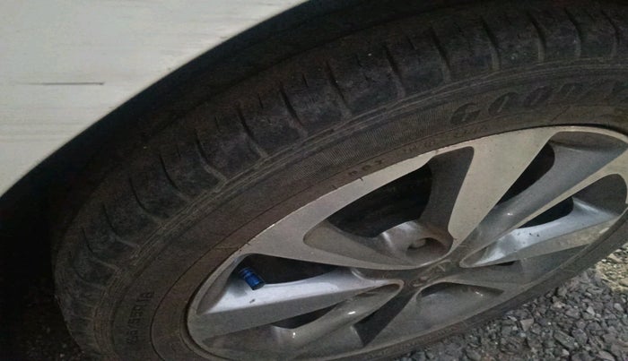 2017 Hyundai Elite i20 ASTA 1.2 (O), Petrol, Manual, 49,908 km, tyre