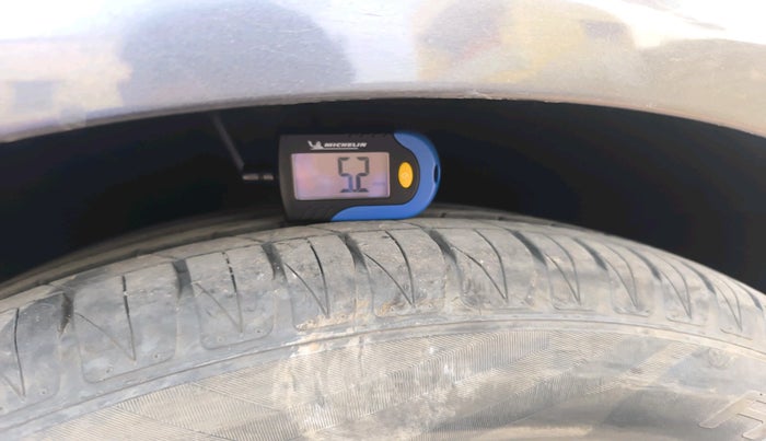 2010 Volkswagen Passat 1.8L TSI, Petrol, Manual, 1,05,659 km, tyre