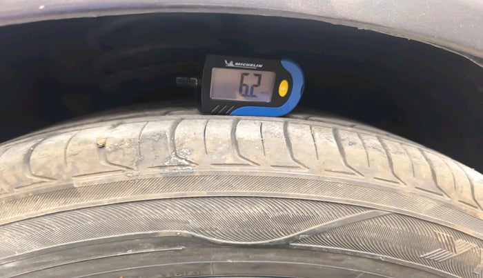 2010 Volkswagen Passat 1.8L TSI, Petrol, Manual, 1,05,659 km, tyre