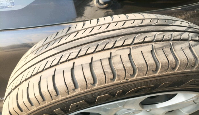 2013 Ford Ecosport TREND 1.5L DIESEL, Diesel, Manual, 1,80,223 km, tyre