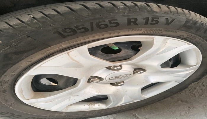 2013 Ford Ecosport TREND 1.5L DIESEL, Diesel, Manual, 1,80,223 km, tyre