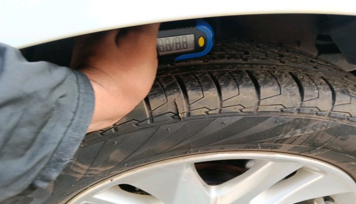 2019 Toyota Innova Crysta 2.4 GX 8 STR, Diesel, Manual, 45,000 km, tyre