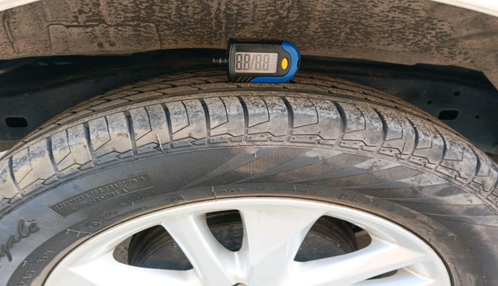 2019 Toyota Innova Crysta 2.4 GX 8 STR, Diesel, Manual, 45,000 km, tyre