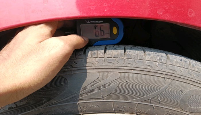 2015 Hyundai Eon SPORTZ, Petrol, Manual, 98,328 km, tyre