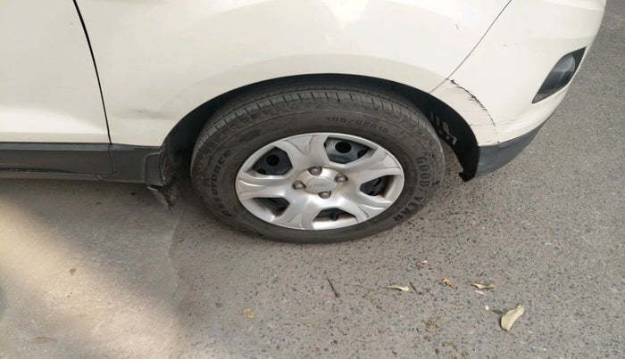 2016 Ford Ecosport AMBIENTE 1.5L PETROL, Petrol, Manual, 1,02,664 km, tyre