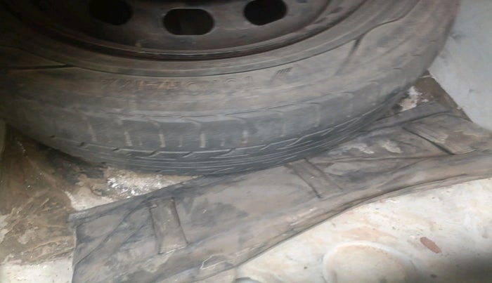 2011 Ford Fiesta Classic LXI 1.4 DIESEL, Diesel, Manual, 1,44,570 km, tyre