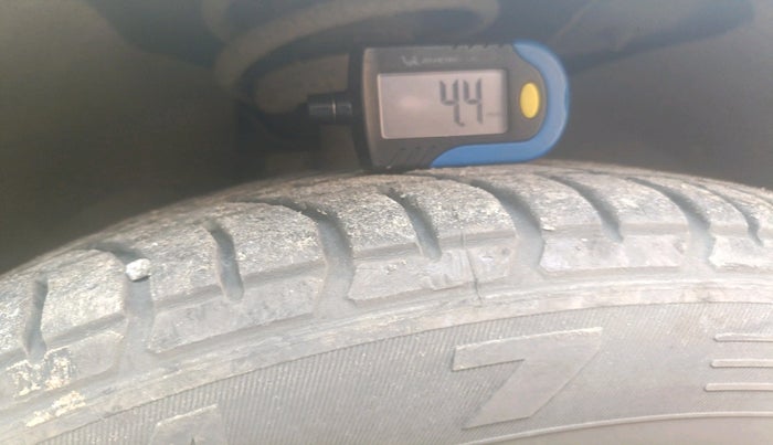 2011 Ford Fiesta Classic LXI 1.4 DIESEL, Diesel, Manual, 1,44,570 km, tyre