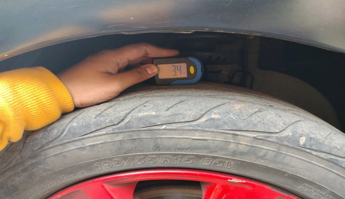 2011 Volkswagen Vento HIGHLINE 1.6 MPI, Petrol, Manual, 46,016 km, tyre