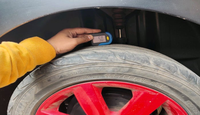 2011 Volkswagen Vento HIGHLINE 1.6 MPI, Petrol, Manual, 46,016 km, tyre