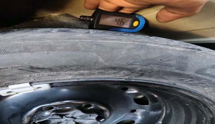 2011 Volkswagen Vento HIGHLINE 1.6 MPI, Petrol, Manual, 46,016 km, tyre