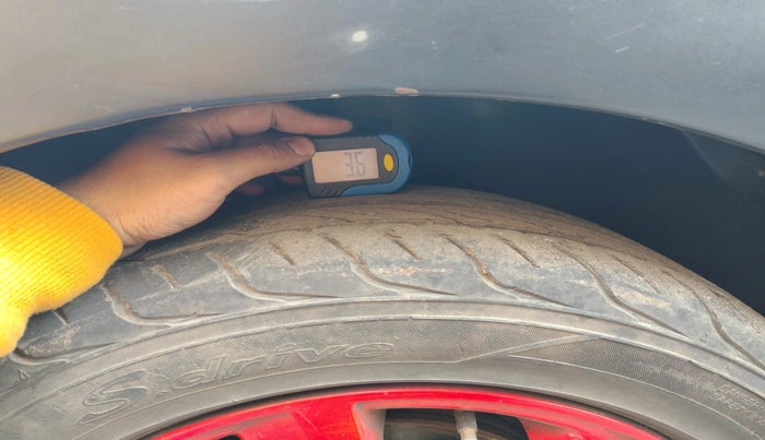 2011 Volkswagen Vento HIGHLINE 1.6 MPI, Petrol, Manual, 46,016 km, tyre