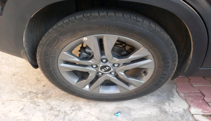 2020 KIA SELTOS HTX 1.5 PETROL, Petrol, Manual, 35,986 km, tyre