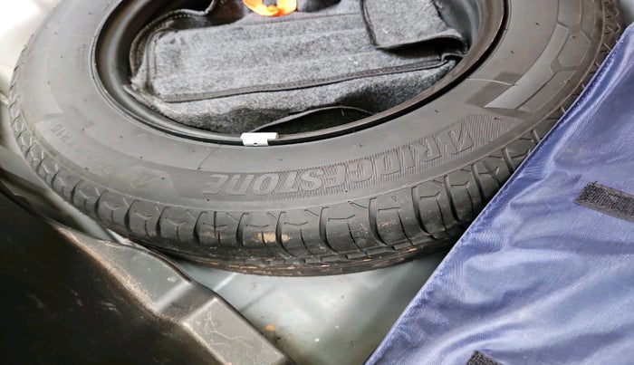 2020 Hyundai VENUE S+ 1.2, Petrol, Manual, 61,008 km, tyre