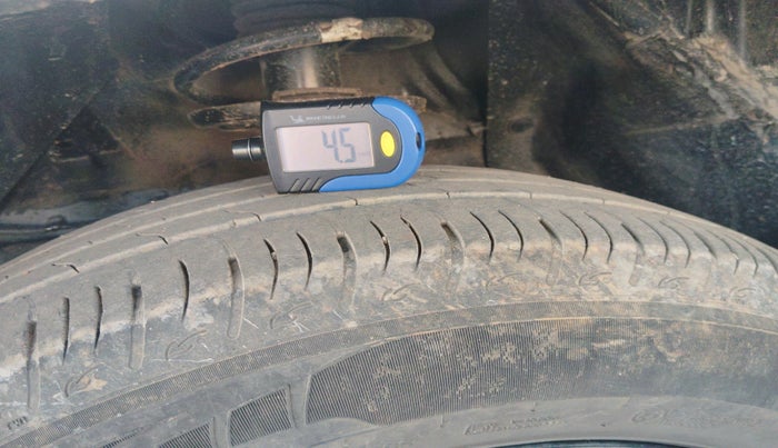 2023 Maruti BREZZA LXI S- CNG, Petrol, Manual, 56,644 km, tyre