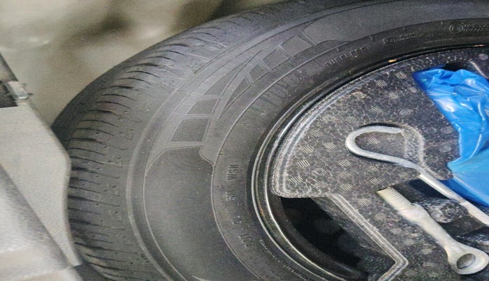 2023 Maruti BREZZA LXI S- CNG, Petrol, Manual, 56,644 km, tyre