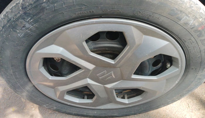 2023 Maruti BREZZA LXI S- CNG, Petrol, Manual, 56,644 km, tyre