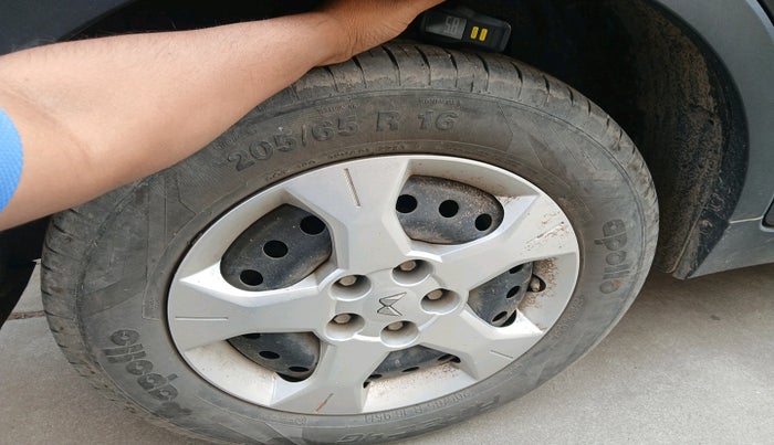 2023 Mahindra XUV300 W6 1.2 PETROL, Petrol, Manual, 12,477 km, tyre