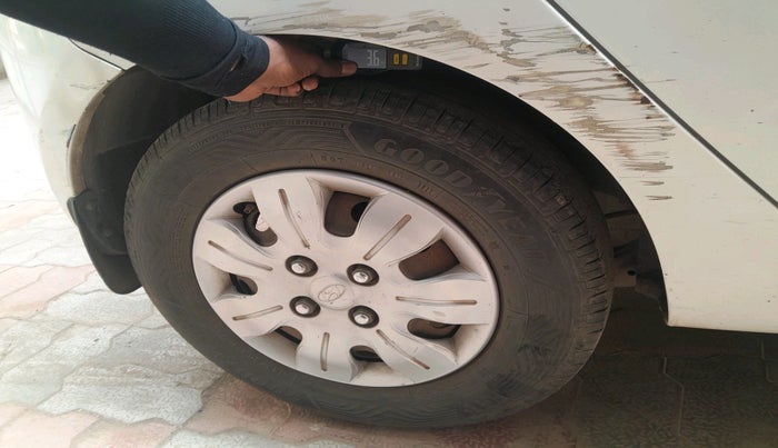 2010 Hyundai i10 MAGNA 1.2, Petrol, Manual, 1,13,606 km, tyre