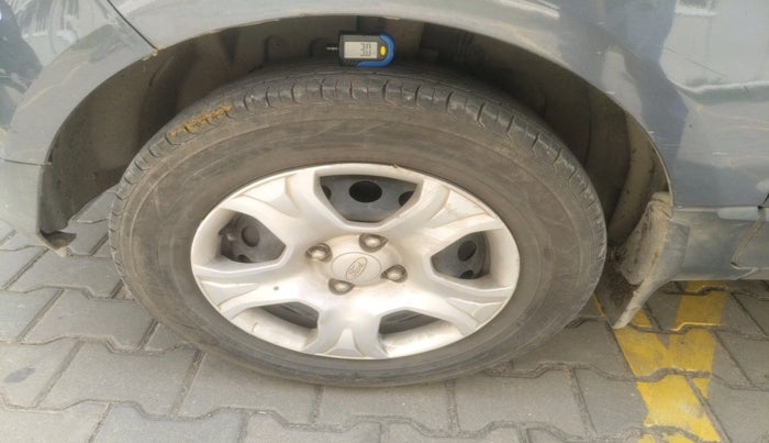 2017 Ford Ecosport TREND+ 1.5L DIESEL, Diesel, Manual, 1,17,992 km, tyre