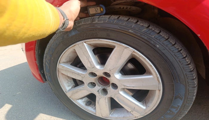 2011 Volkswagen Polo COMFORTLINE 1.2L, Diesel, Manual, 80,225 km, tyre