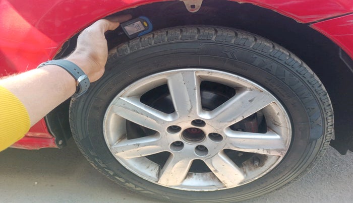 2011 Volkswagen Polo COMFORTLINE 1.2L, Diesel, Manual, 80,225 km, tyre