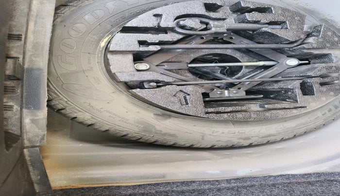 2020 Volkswagen Polo COMFORTLINE PLUS 1.0L MPI, Petrol, Manual, 86,831 km, tyre