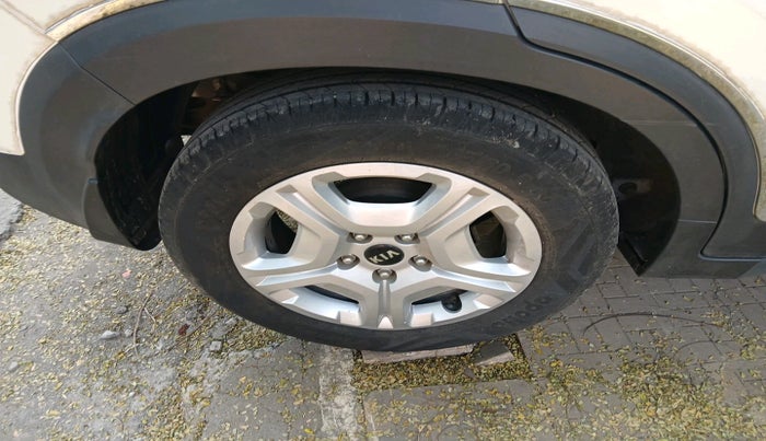 2021 KIA SONET HTK PLUS 1.2, Petrol, Manual, 18,888 km, tyre