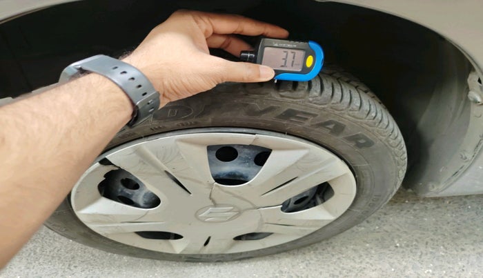 2015 Maruti Wagon R 1.0 VXI, Petrol, Manual, 47,574 km, tyre