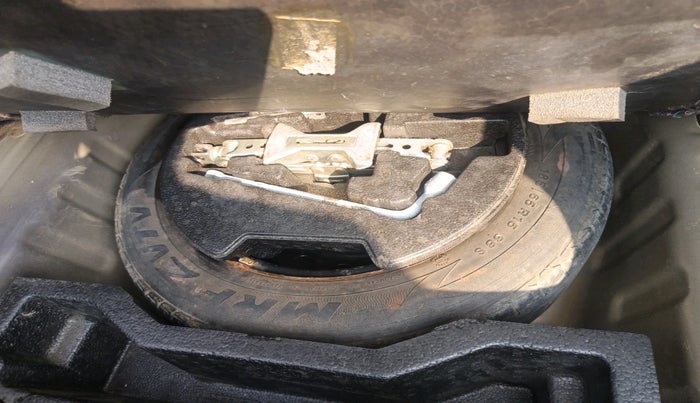 2015 Maruti Ciaz ZXI, Petrol, Manual, 1,17,786 km, tyre