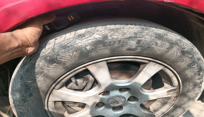 2011 Chevrolet Cruze LT, Diesel, Manual, 1,56,399 km, tyre