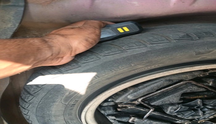 2011 Chevrolet Cruze LT, Diesel, Manual, 1,56,399 km, tyre