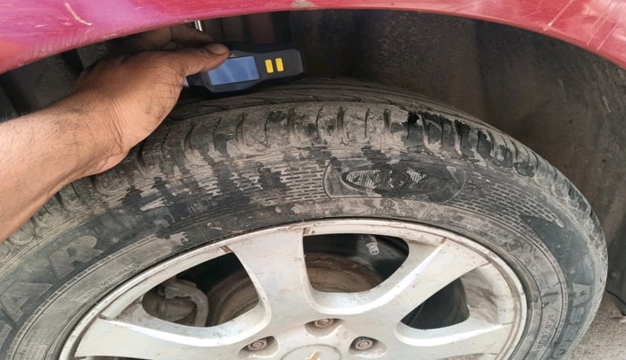 2011 Chevrolet Cruze LT, Diesel, Manual, 1,56,399 km, tyre