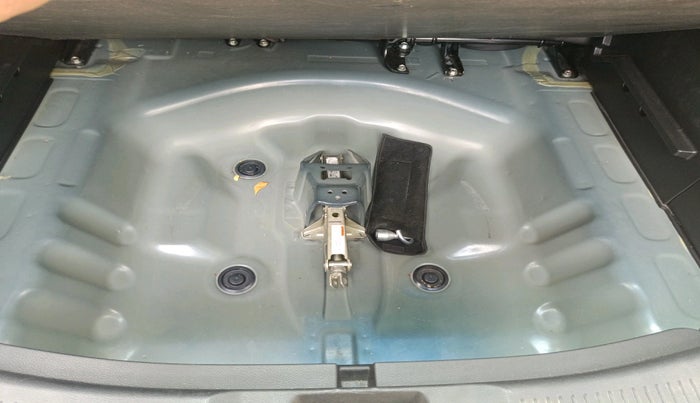 2024 Maruti Grand Vitara DELTA SMART HYBRID AT, Petrol, Automatic, 10,989 km, tyre