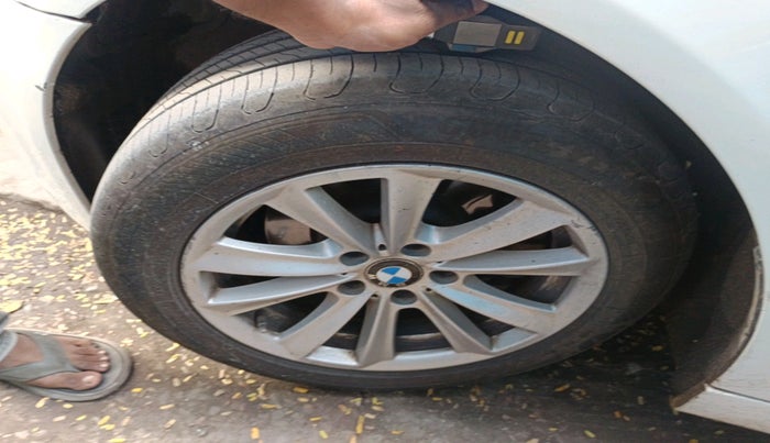 2010 BMW 5 Series 520D, Diesel, Automatic, 1,90,365 km, tyre